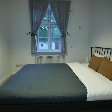 Svaleholm Gaard Roskilde * Veddelev